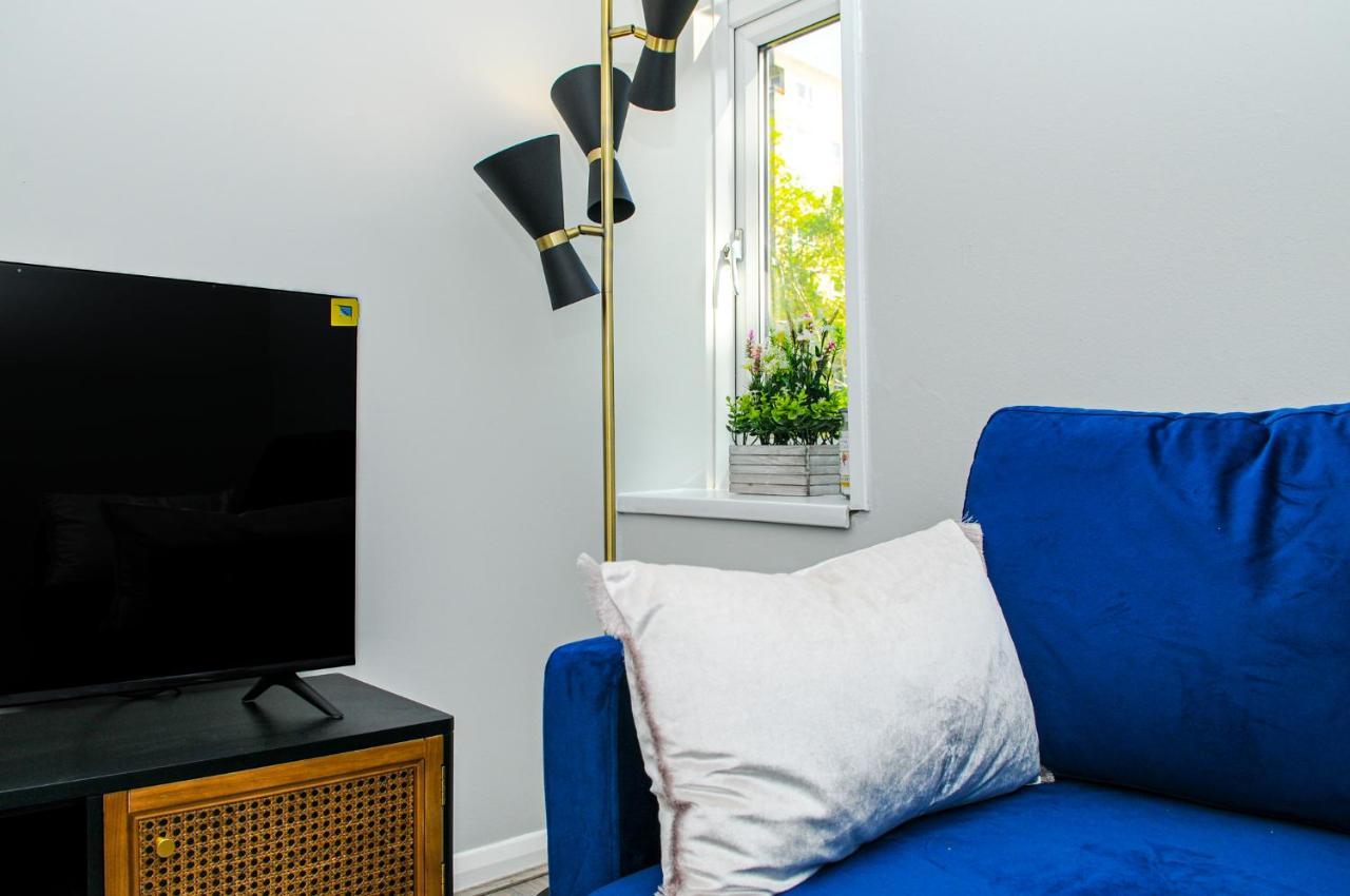 Appartamento Greater London, 1 Bed London Flat, Parking, Nr Metro Stations, 15Mins To Londra Esterno foto